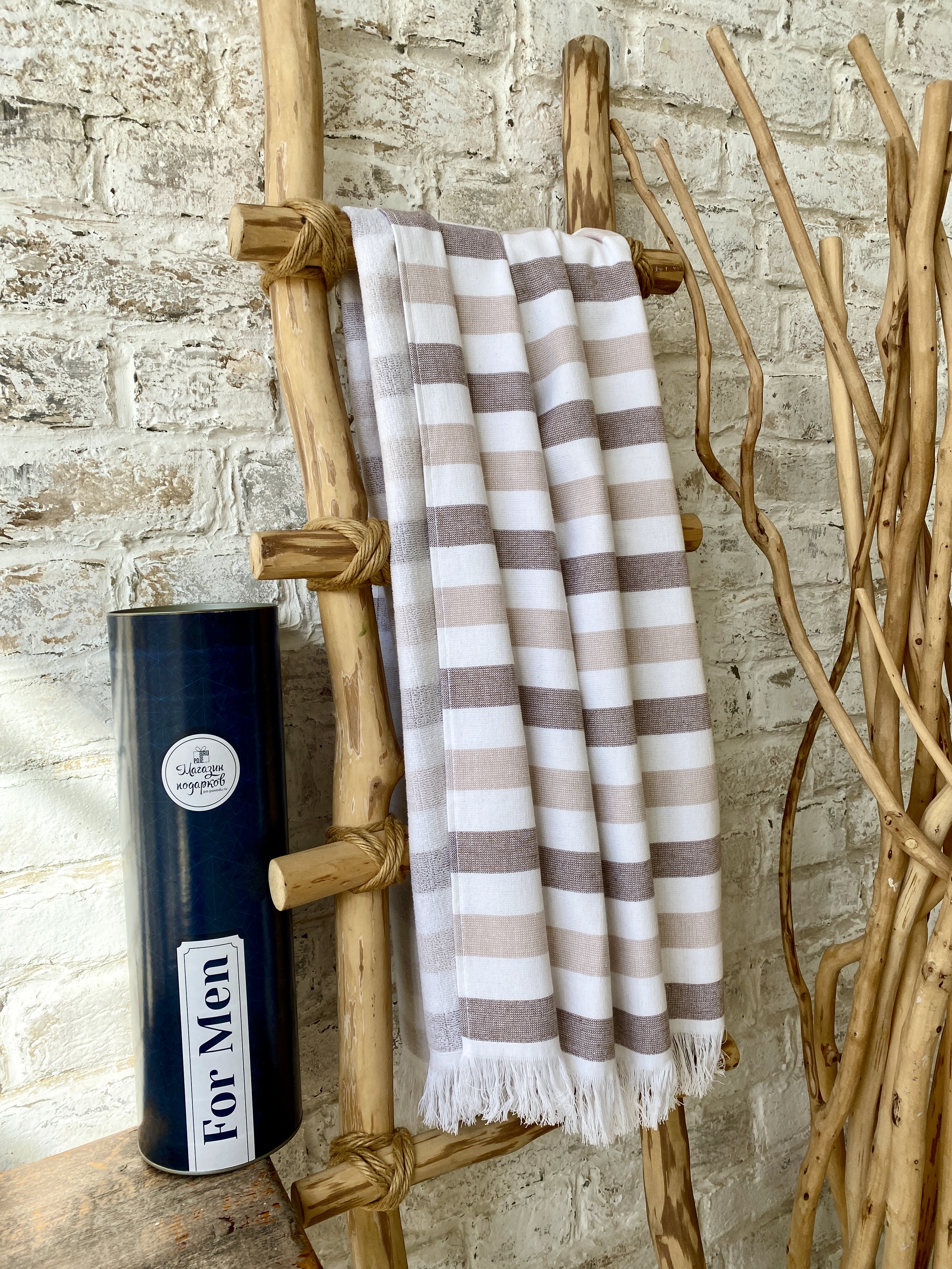 Полотенце пляжное в подарочном тубусе, коричневое, для мужчины