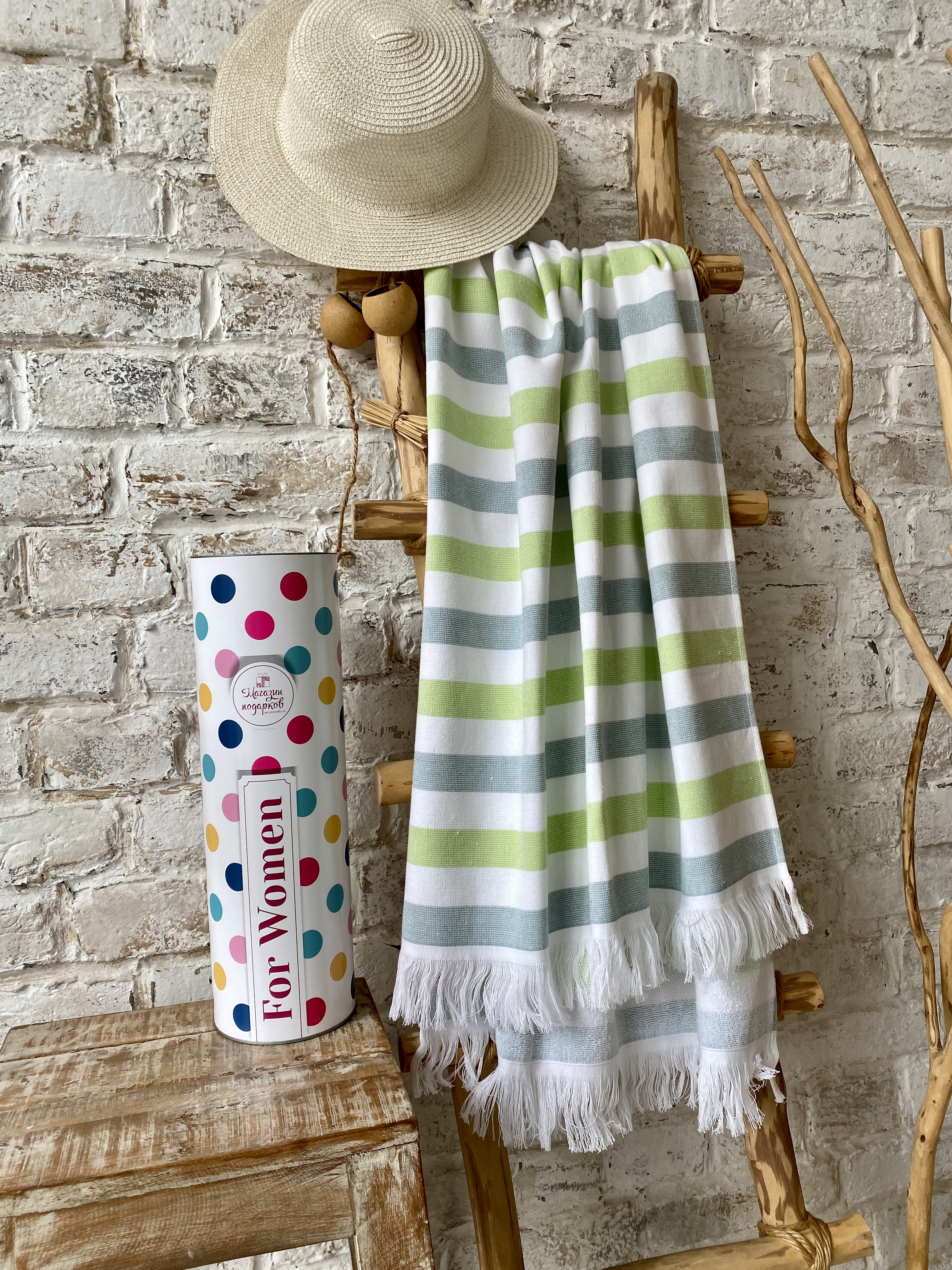 Пляжное полотенце в подарочном тубусе, зелёное, для женщины, 70*140 см.