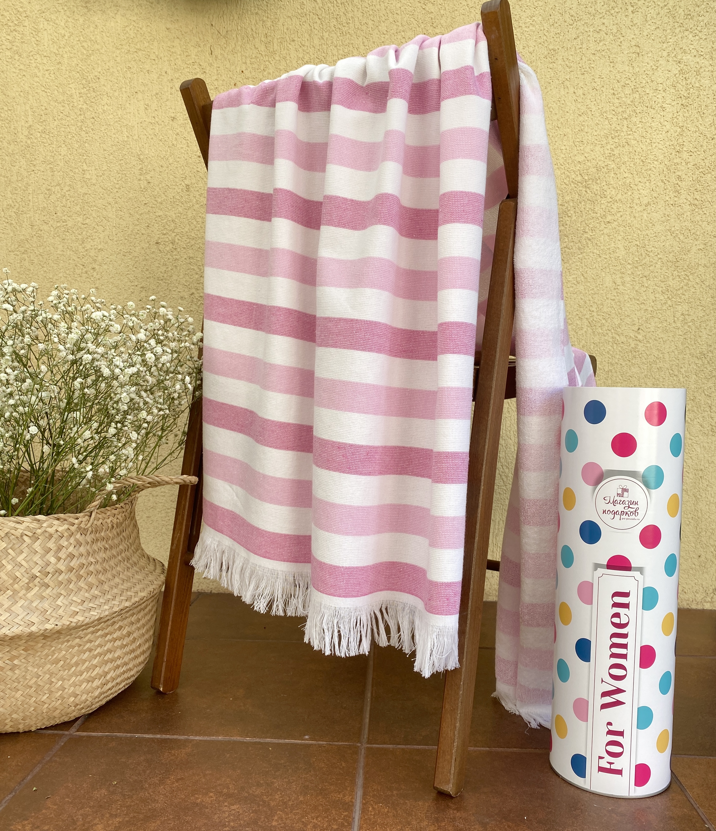 Полотенце пляжное в подарочном тубусе, розовое, для женщины
